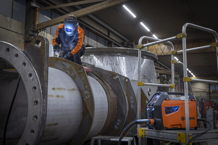Master-M-323-welding-on-top